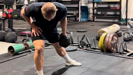 Wiosłowanie jednorącz w pozycji kossack squat / one arm kossack row